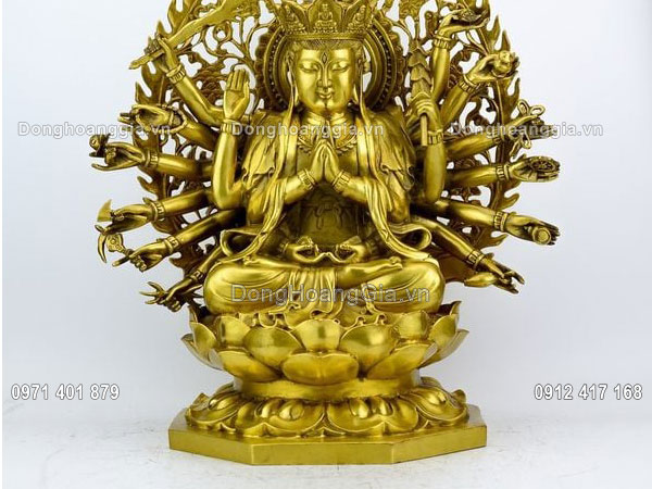 Tượng Chuẩn Đề Bồ Tát bằng đồng vàng được thờ cúng tại gia